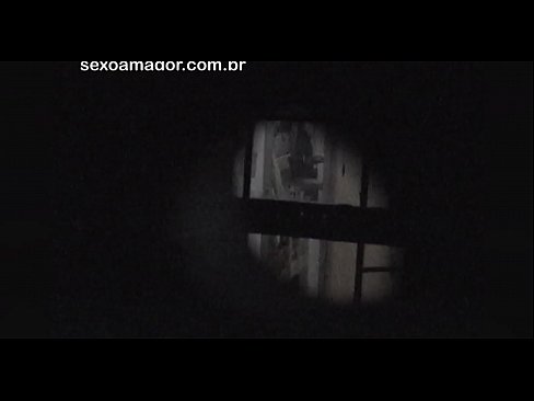 ❤️ Sarışın, içi boş tuğlaların arkasına gizlenmiş bir mahalle röntgencisi tarafından gizlice videoya alınır ❤️ Porno pornoda tr.pornmega-com.ru